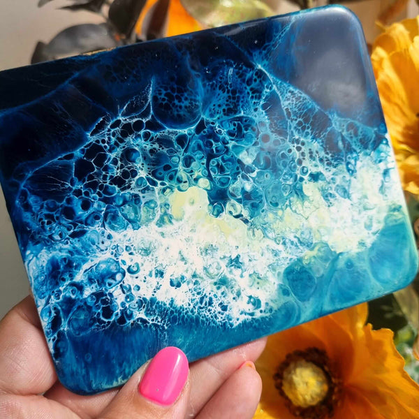 Cell Magic: Liquid Silicone for Stunning Epoxy Resin Cells and Lacing