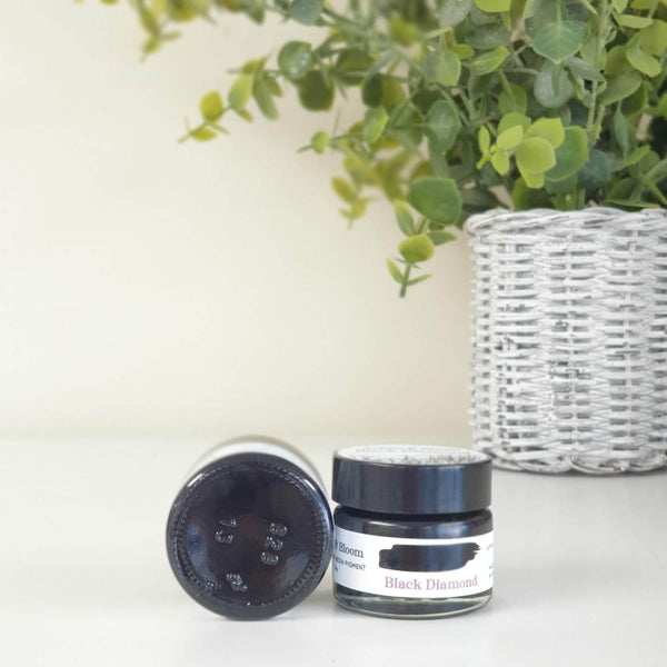 Transparent Resin Pigment: Black Diamond